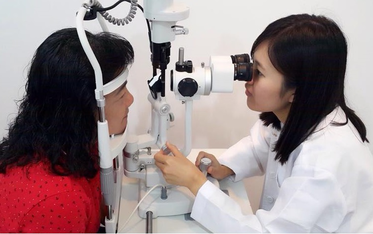 THE EYE OPTOMETRIST